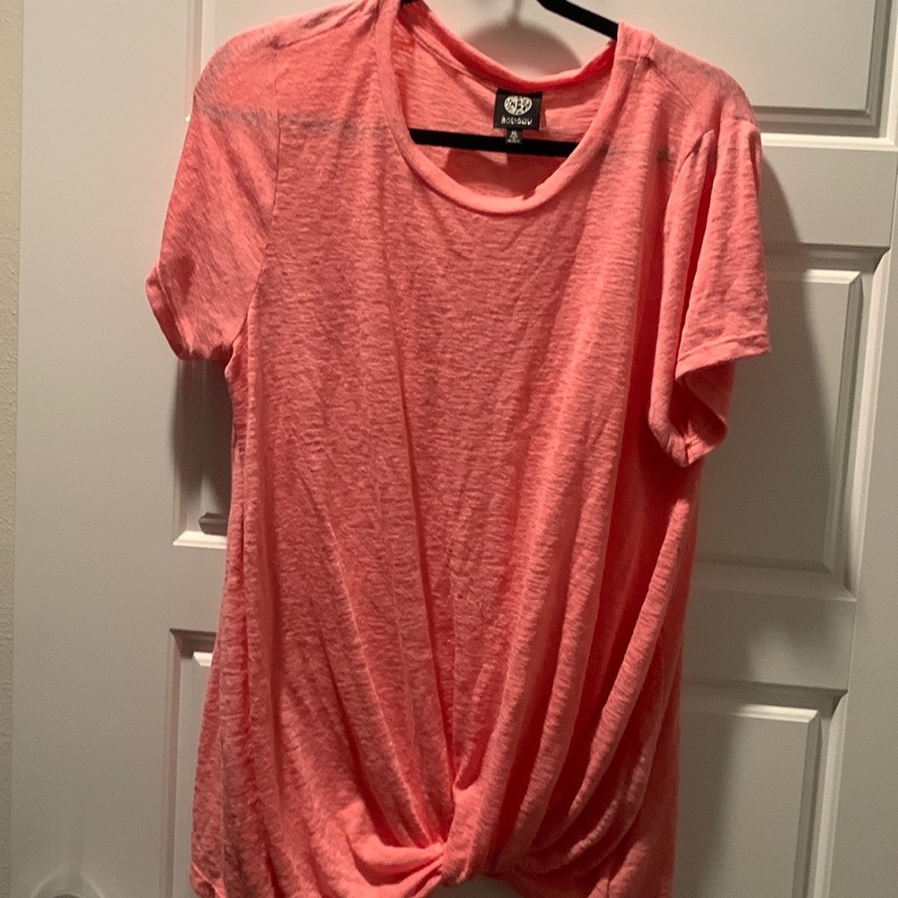 Bobeau salmon short sleeve top with knot at the bottom